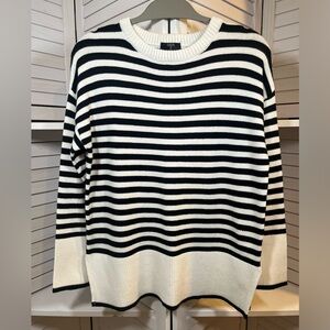 NEW  T TAHARI SWEATER